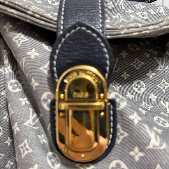 ❤️❤️ Lowest Price I can go. This purse in Hong Kong Dollars was 3300CAD - Picture 3 of 12